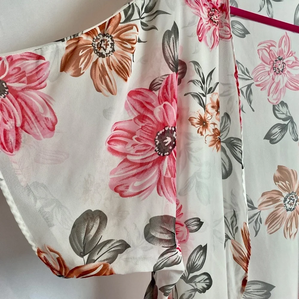 💙5/ $15 Womenʻs Pink and White Lightweight Floral Kimono | Cardigan OS